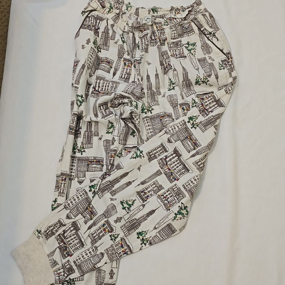 AERIE ADORABLE CHRISTMAS PAJAMA PANT JOGGERS WITH POCKETS and elastic waist.